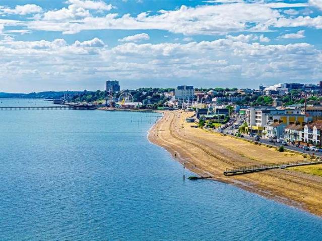 2 bed flat for sale