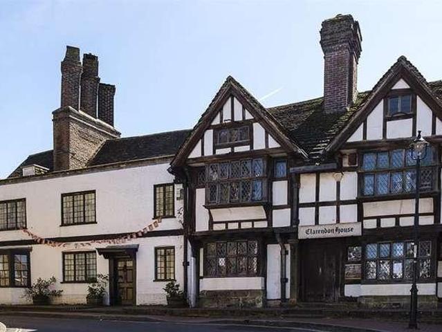 2 bed flat for sale