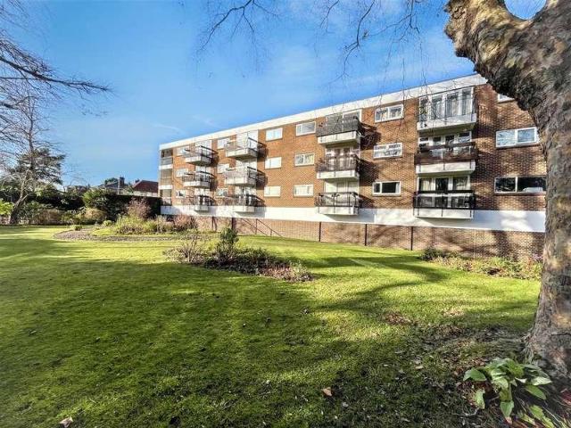 2 bed flat for sale