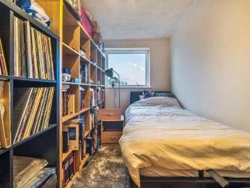 2 bed flat for sale