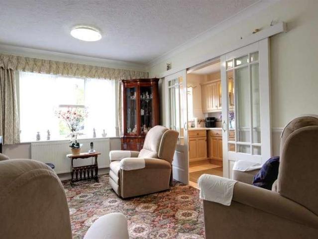 2 bed flat for sale
