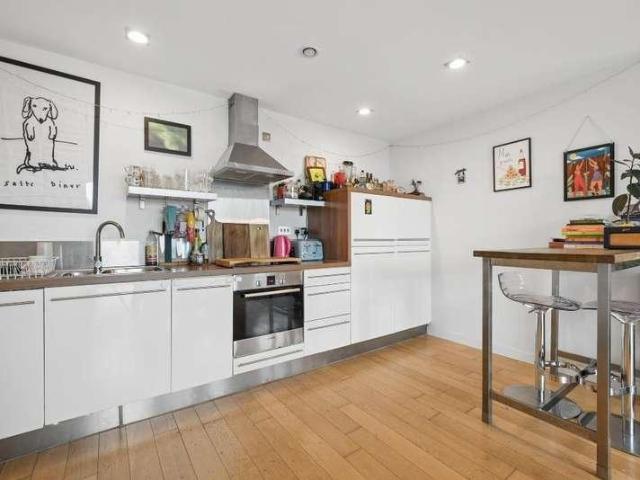 2 bed flat for sale
