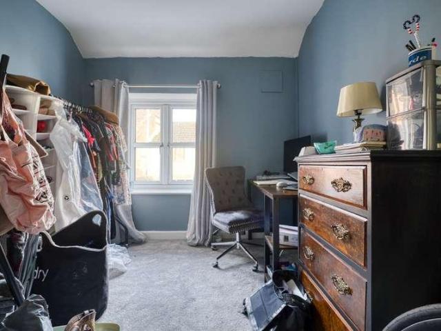 2 bed flat for sale