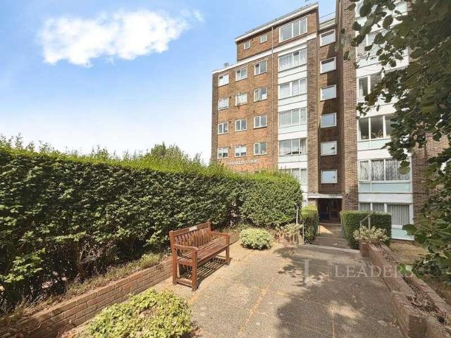 2 bed flat for sale