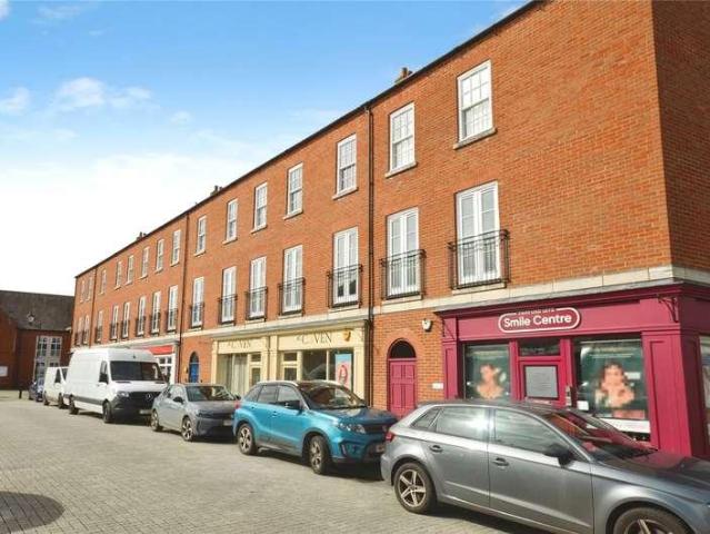 2 bed flat for sale