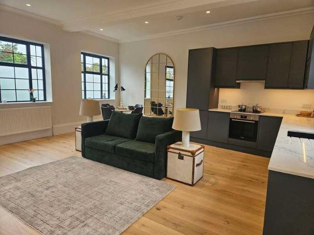 2 bed flat for sale