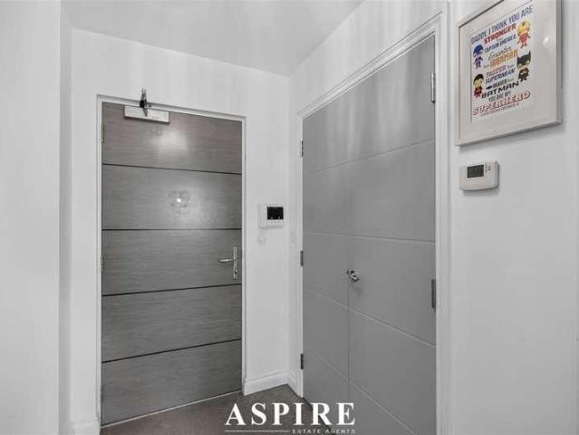 2 bed flat for sale