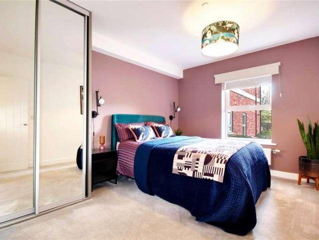 2 bed flat for sale
