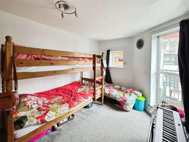 2 bed flat for sale