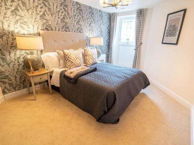 2 bed flat for sale