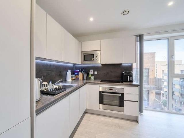 2 bed flat for sale