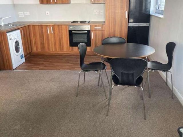 2 bed flat for sale