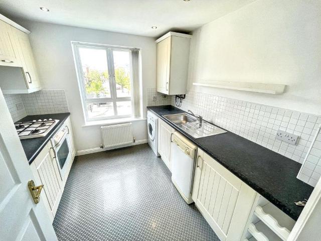 2 bed flat for sale