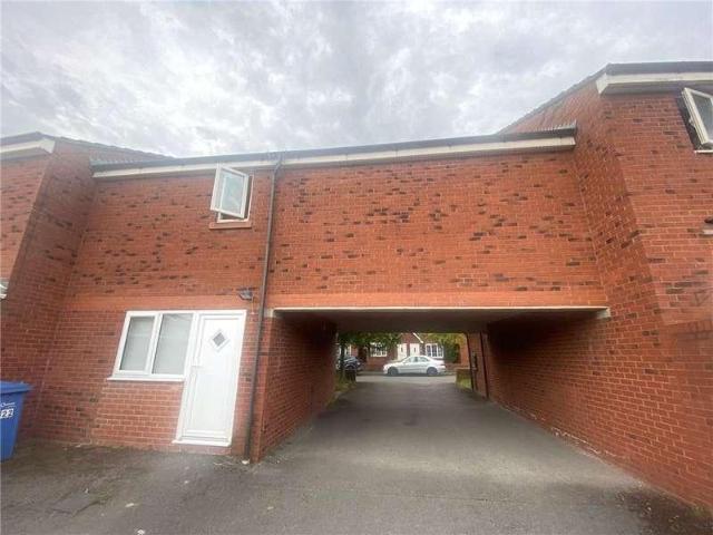 2 bed flat for sale