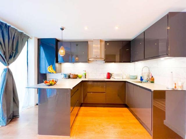 2 bed flat for sale