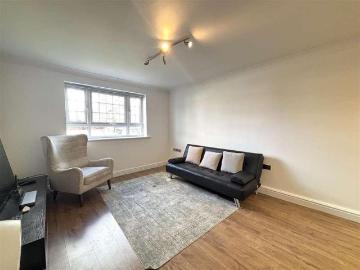 2 bed flat for sale