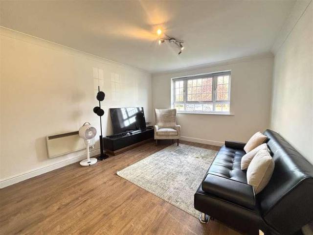 2 bed flat for sale