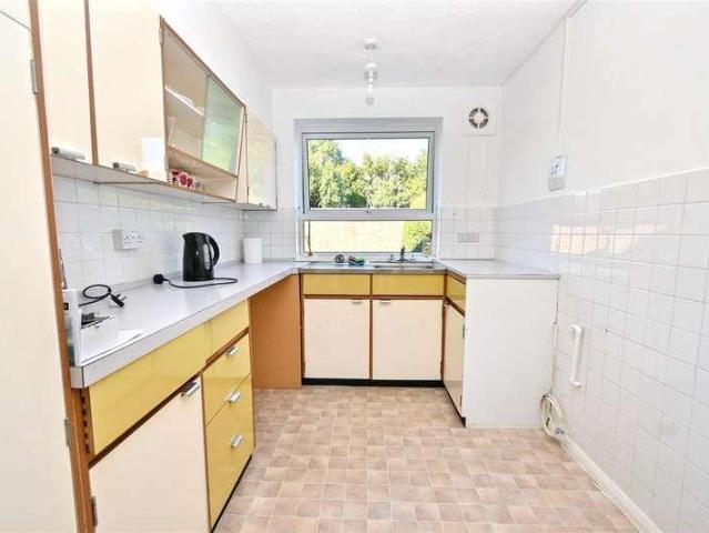 2 bed flat for sale