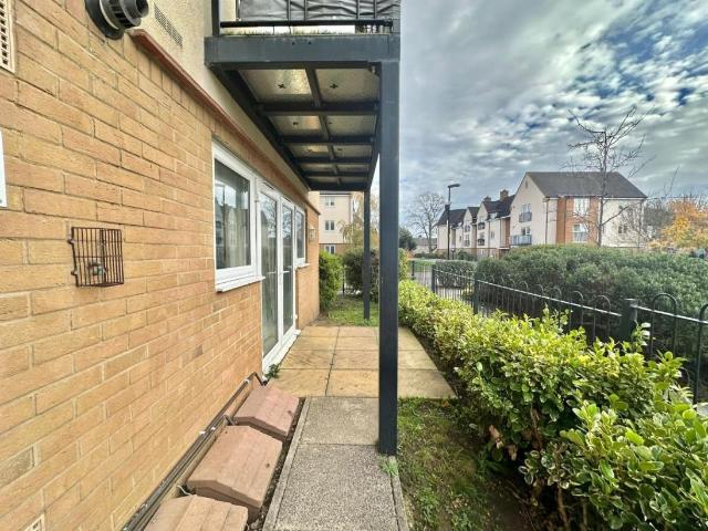 2 bed flat for sale