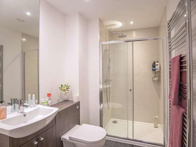 2 bed flat for sale