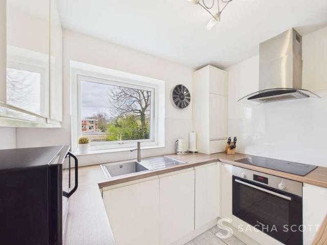 2 bed flat for sale