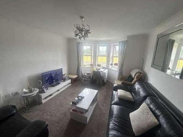 2 bed flat for sale