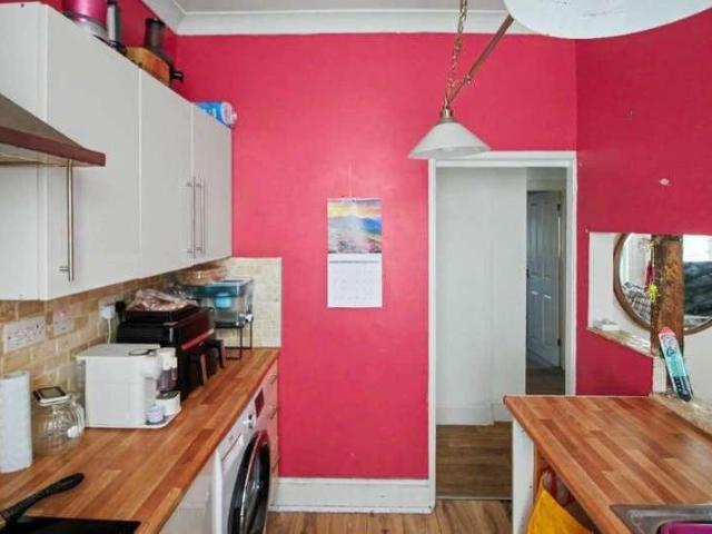 2 bed flat for sale