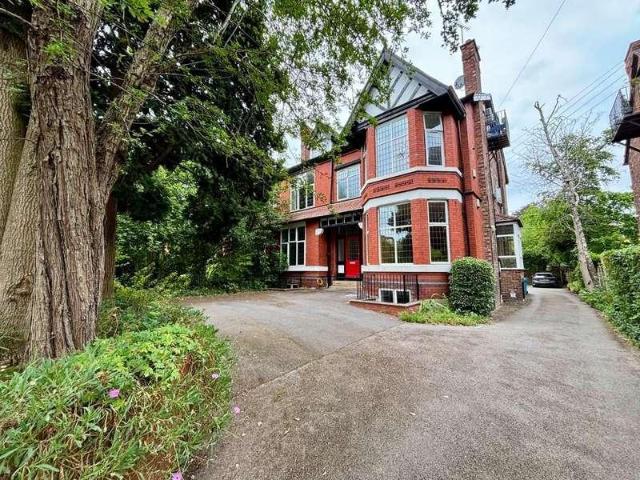 2 bed flat for sale