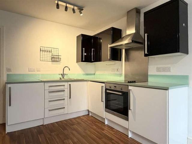 2 bed flat for sale