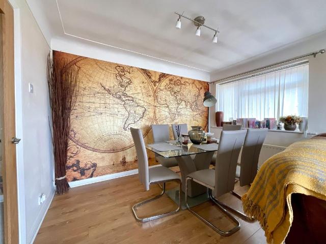 2 bed flat for sale