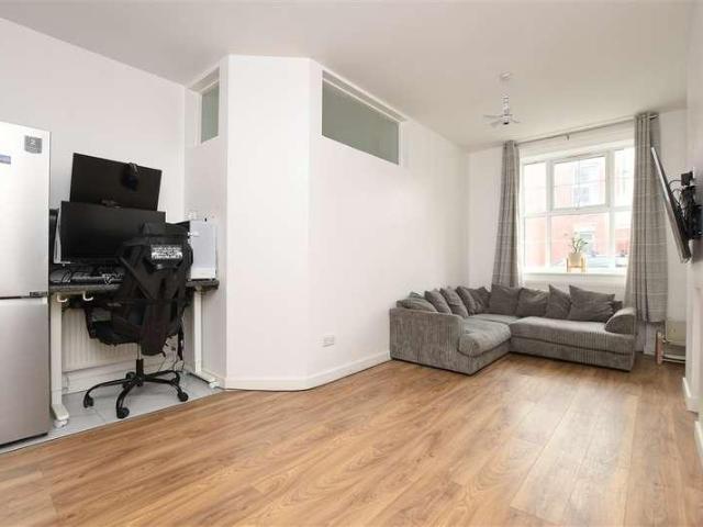 2 bed flat for sale