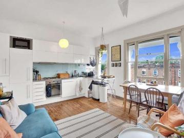 2 bed flat for sale