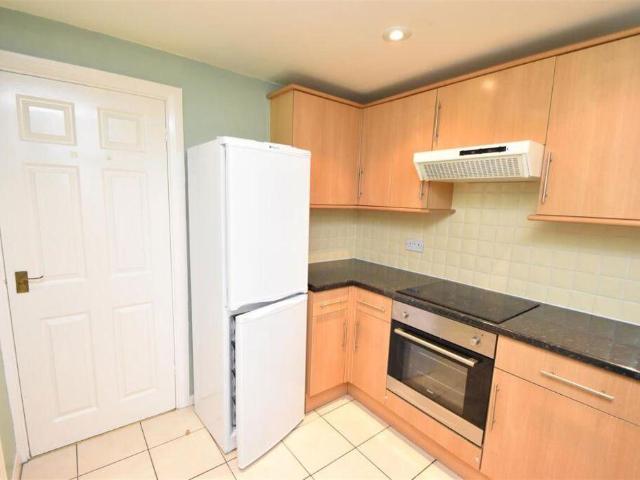 2 bed flat for sale