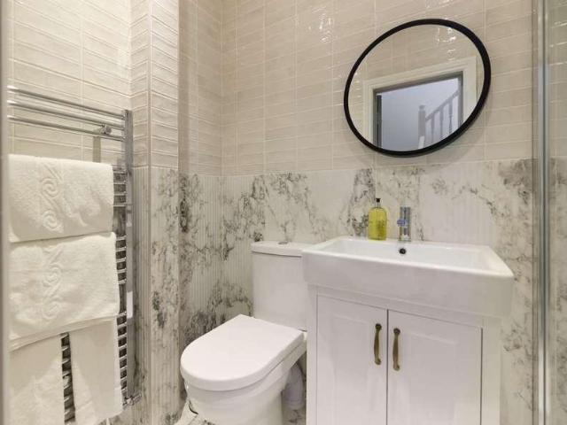 2 bed flat for sale