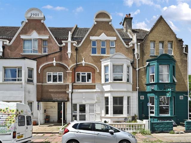 2 bed flat for sale