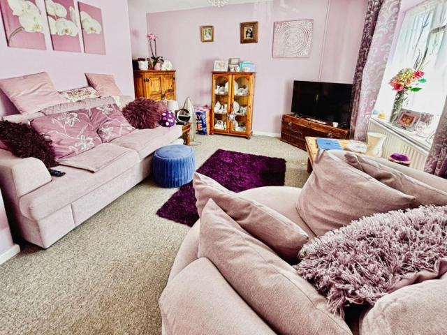2 bed flat for sale