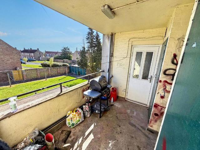 2 bed flat for sale