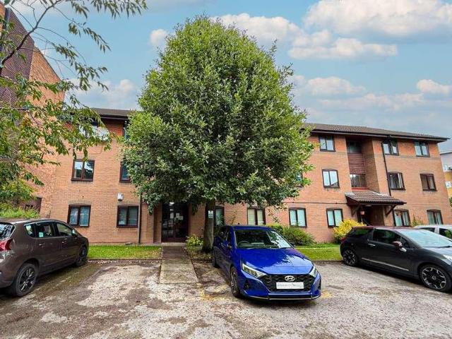 2 bed flat for sale