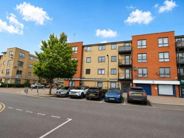 2 bed flat for sale
