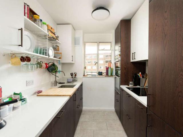 2 bed flat for sale