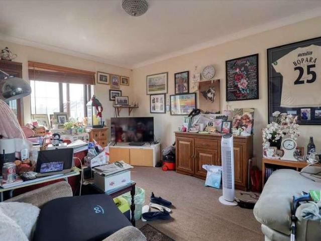 2 bed flat for sale