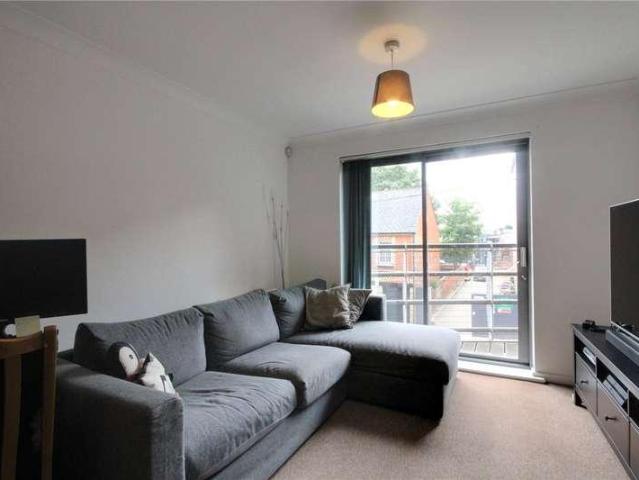 2 bed flat for sale