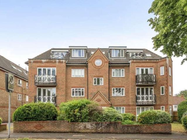 2 bed flat for sale