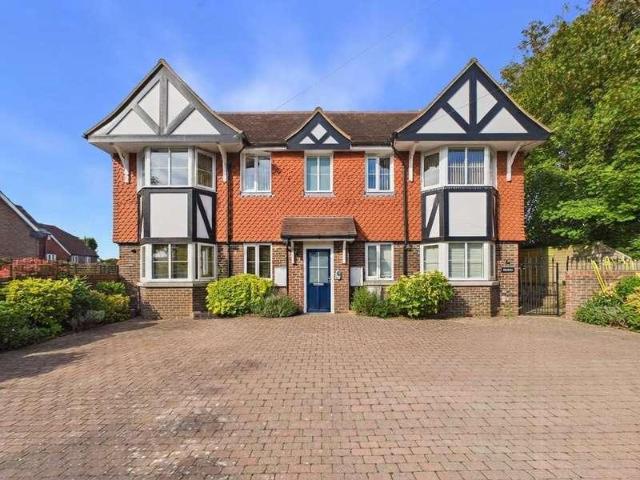 2 bed flat for sale