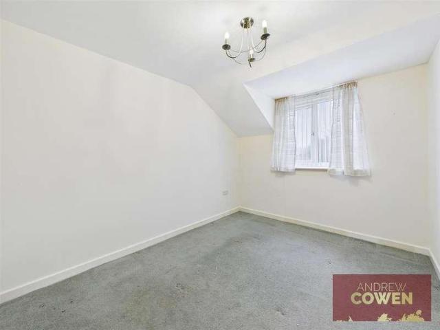2 bed flat for sale