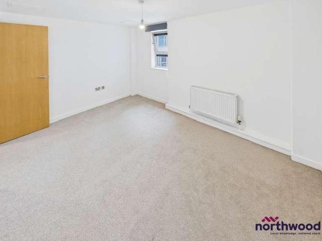2 bed flat for sale