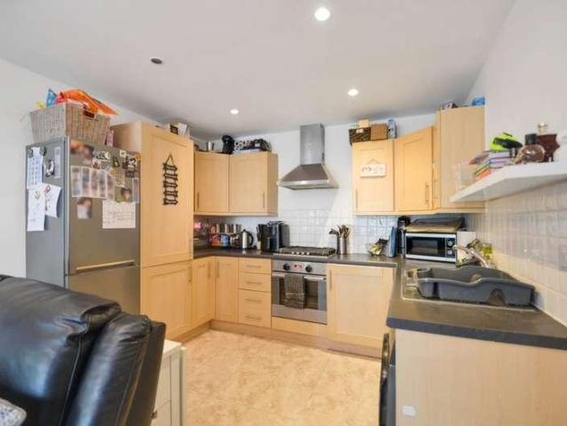 2 bed flat for sale