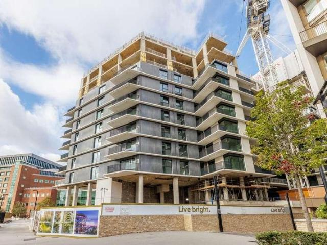 2 bed flat for sale