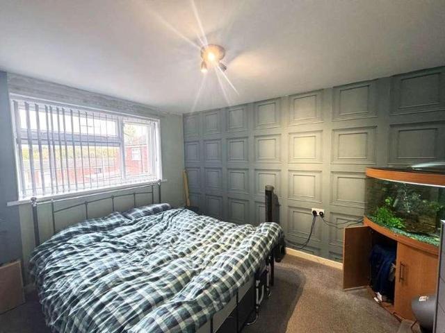 2 bed flat for sale