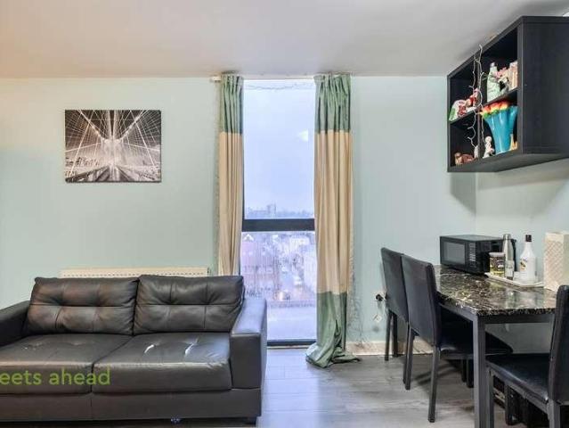 2 bed flat for sale